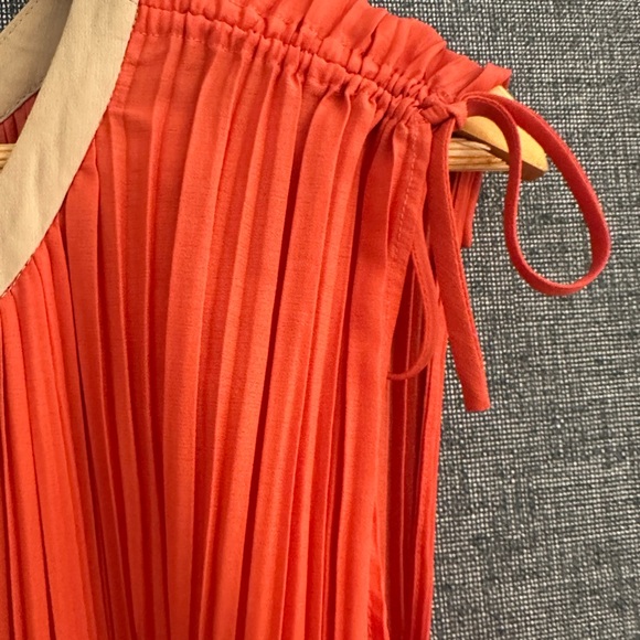 BCBGMaxAzria Vibrant Pleated Dress - Picture 3 of 4